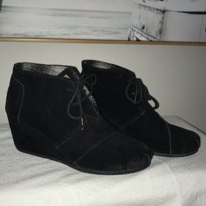 Toms black suede wedge ankle booties size 10
